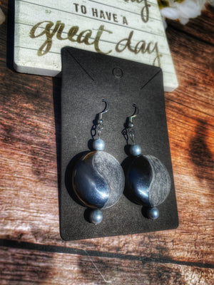 Tao black & gray bone earrings,Chic